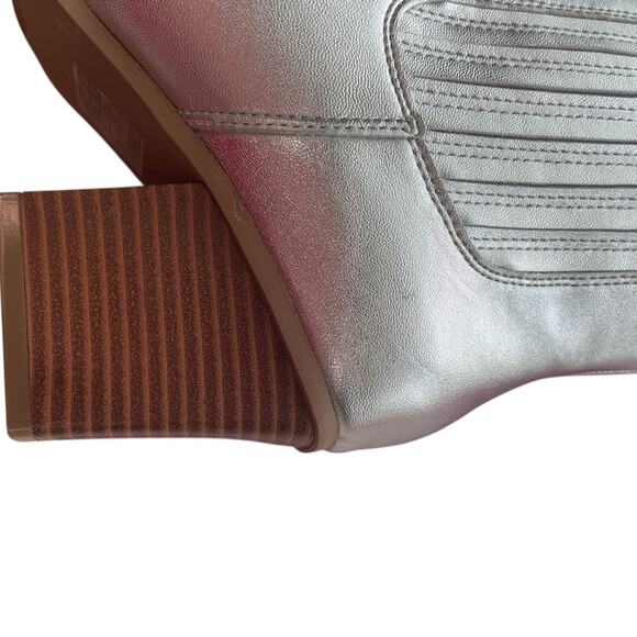 FOREVER 21 Y2K Statement Boots Metallic Silver Sz 7 NWT - Picture 5 of 14